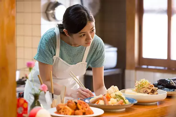 「秋川滝美の大人気小説が原作の心温まる物語！ドラマ「居酒屋ぼったくり」2026年1月4日（日）よる9:30～ BS12 トゥエルビでリピート放送スタート」の画像