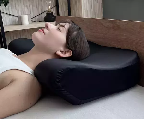 「Makuake先行販売で総額1,000万円突破！ 睡眠中に肩こり改善を叶える磁気枕「GKLマグネティックピロー」一般販売へ」の画像