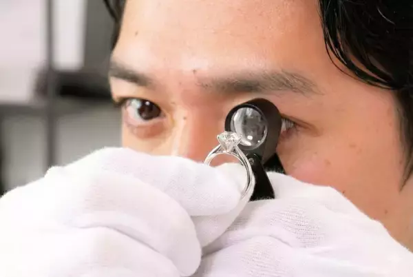 「マーゴット・ロビーが纏った伝説のジュエリーに再注目 「おもいお」がアンティークジュエリーの査定体制を強化」の画像