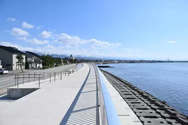 「【富山・GW】蜃気楼の街を遊び尽くす！豪華「紅ズワイガニ」や宿泊券などが当たる、初開催の周遊型謎解き宝探しイベント「ロード・オブ・ザ・蜃気楼」。魚津の観光資源を活かした”親子で学べる”新体験が4/24始動」の画像