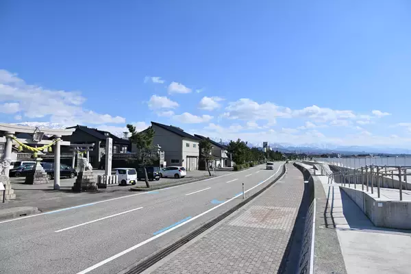 「【富山・GW】蜃気楼の街を遊び尽くす！豪華「紅ズワイガニ」や宿泊券などが当たる、初開催の周遊型謎解き宝探しイベント「ロード・オブ・ザ・蜃気楼」。魚津の観光資源を活かした”親子で学べる”新体験が4/24始動」の画像