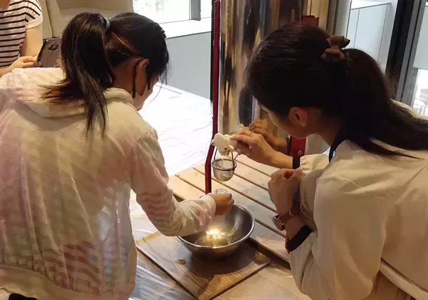 「夏休みに親子で体験。都会で学ぶ養蜂とハチミツの世界」の画像