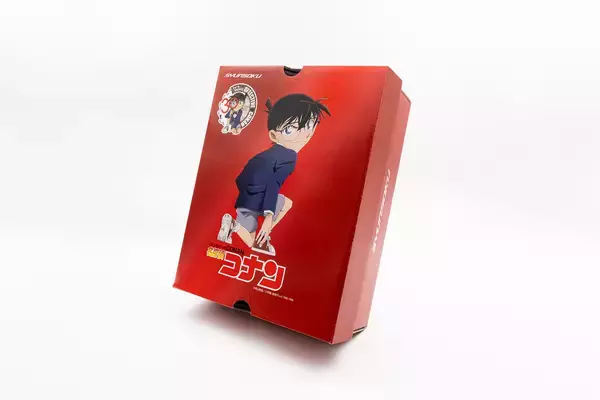 「TVアニメ「名探偵コナン」30周年記念　アキレスプロデュースによる“キック力増強シューズ”が再販決定！描き下ろしアクリルスタンドも付属」の画像