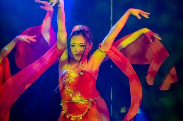 「飲み放題でダンスショーを楽しむ新感覚エンタメ『霓虹奇譚（げいこうきたん）』開催決定！」の画像