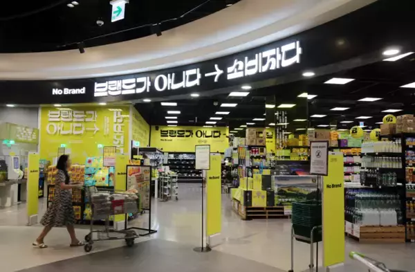 「韓国の「No Brand（ノーブランド）」の新商品飲むカフェラテをサクサクのお菓子に！新感覚スナック　「カフェチップ」～全国のPLAZAにて先行発売～」の画像