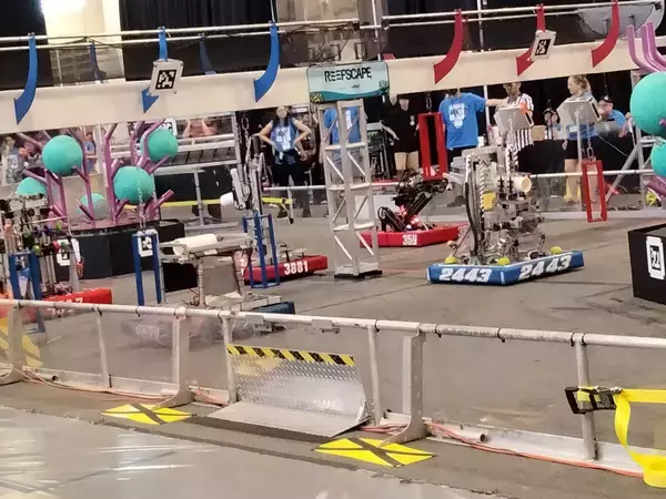 STEM 教育の普及を目指す中高生団体が国際ロボコンに挑戦