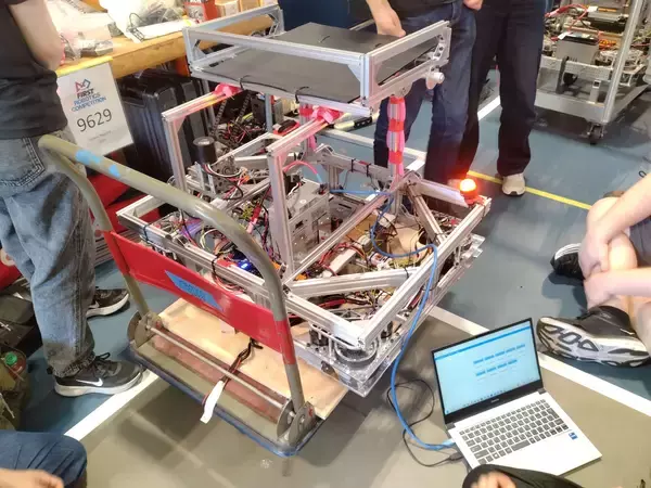 「STEM 教育の普及を目指す中高生団体が国際ロボコンに挑戦」の画像