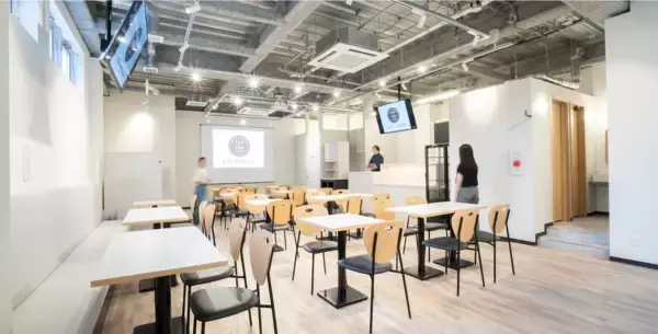 「所沢駅徒歩1分の「FUNxFAN café」に新導入！完全セルフ＆キャッシュレスの"ミニコンビニ"が登場」の画像