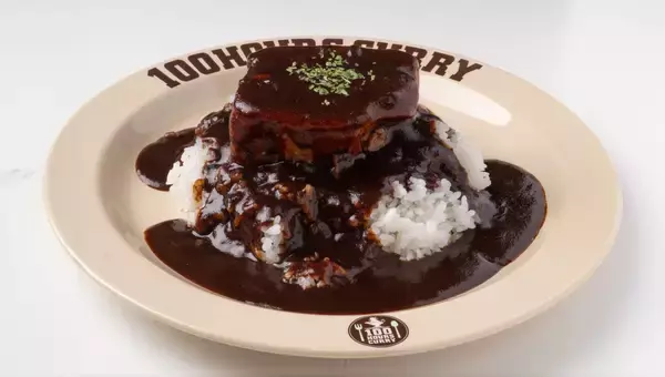 「100時間カレー 期間限定メニュー「しっとり手仕込みささみカツカレー」「"欧風"牛塊カレー わさび添え」5月1日より販売開始！」の画像