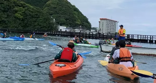 近畿大学附属新宮高等学校の生徒が「シーカヤック」を体験　地域の文化や自然を学ぶ「ふるさと教育」で豊かな心を育む