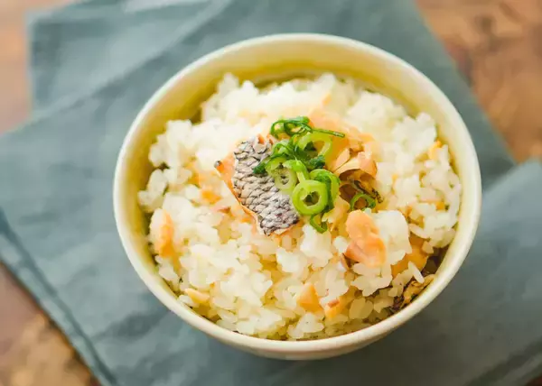 「「こととや」、愛媛県産天然真鯛使用「愛媛の極鯛めしの素」発売！炊飯器で本格的な味」の画像