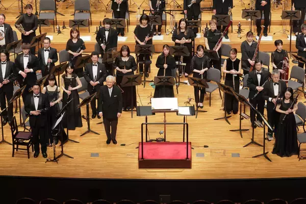 「秋山和慶 指揮のCD【プラハ1968年のための音楽】リリース決定！60年の指揮者生活の中で愛着を語ったアメリカの作品を収録。ぜひお聴き逃しなく！」の画像