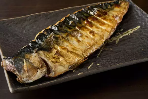 魚離れの逆風でも、干物専門居酒屋が2年連続で売上10％超の増加　“匂いがつきにくい”紀州備長炭干しで女性客比率40％に