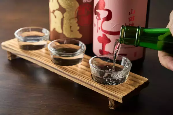 「魚離れの逆風でも、干物専門居酒屋が2年連続で売上10％超の増加　“匂いがつきにくい”紀州備長炭干しで女性客比率40％に」の画像