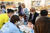 「【岡山理科大学】理大RACが「たんぽぽ子供食堂」開く　親子で恵方巻作りに歓声」の画像4