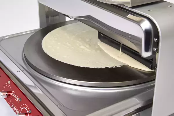 「ロボットが60秒でクレープを焼く！飲食業界の人手不足解消に貢献　「自動クレープ調理ロボット」が登場　2026年2月17日～20日、東京ビッグサイトに出展」の画像