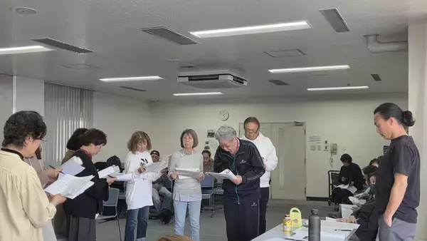 「「倒れるときは前向きに」　シニア劇団「すずしろ」、第16回本公演『葉ごろも』を扇町ミュージアムキューブにて上演」の画像
