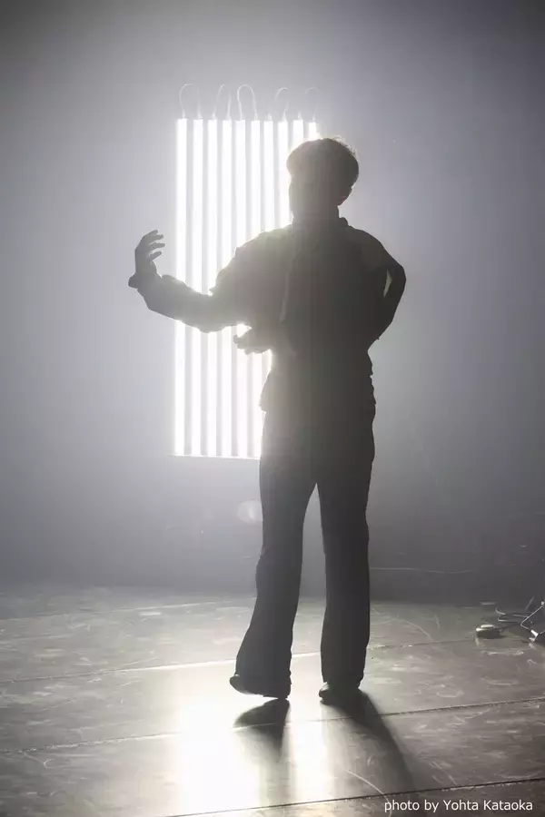 「ダンス公演と音楽ライブの「ボーダー」を取り払う　A.P.I.新作パフォーマンス『decr.』　1月14日（水）チケット発売開始」の画像