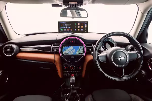 「ナビもエンタメも、もっと見やすく」。11インチディスプレイでワイヤレスCarPlay／Android Autoを起動する「GetPairr Vista 1.0」──小さなストレスを削って、移動を“快適に”。