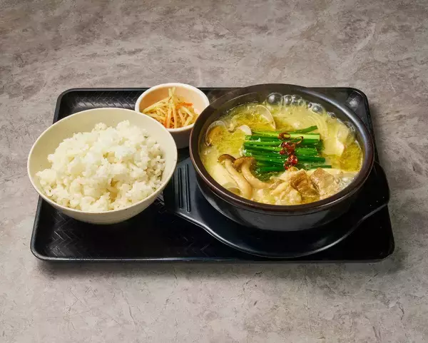 「【韓丼】昨年大ヒットの冬限定メニューが復活！「博多もつ鍋スン豆腐」1月14日より限定販売」の画像