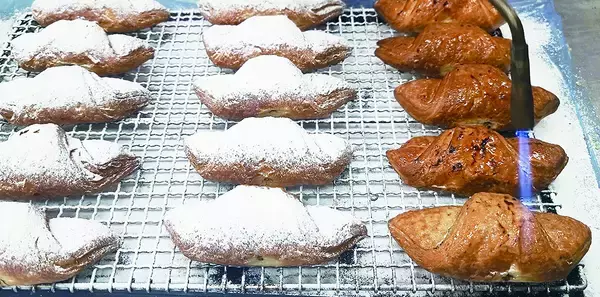 「スイーツ専門店とクロワッサン専門店の融合　出来たての“ブリュレベーカリー”を楽しめる新店舗が東大阪市に5月17日オープン」の画像