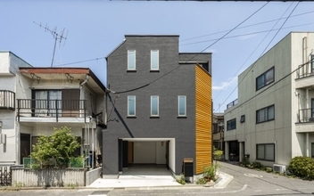 都心12坪に「やりたいこと」を凝縮！防音ピアノ室やワークスペース、ガレージを備えた、趣味と暮らしが調和するコンパクトハウスが完成
