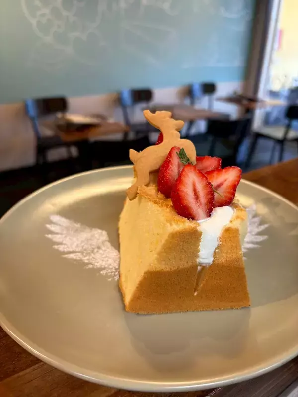 ＜ふわふわ食感×旬の果実＞オールデイダイニングAiko plus　「天使のシフォンサンド イチゴ」を販売開始