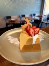 ＜ふわふわ食感×旬の果実＞オールデイダイニングAiko plus　「天使のシフォンサンド イチゴ」を販売開始