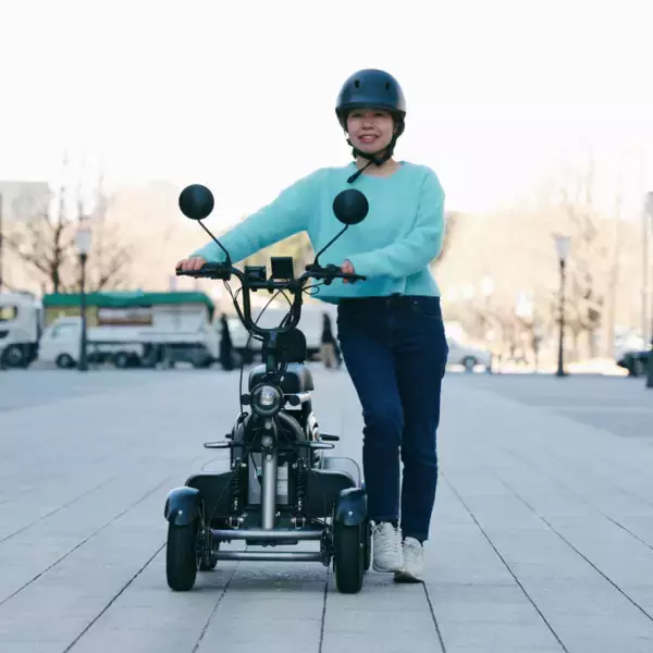 「【免許不要の移動手段】特定小型四輪ELEMOs4 REBORN、ヨドバシ梅田・Akibaで取扱開始　梅田はアップダウン付きコースで試乗体験も」の画像