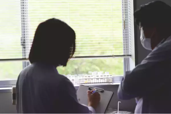 「【2月25日発売】フリーズドライで“鮮度”を封じた、「浸透型ビタミンC誘導体*1」7％配合の美容液『セラムAP7』」の画像