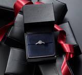 「ホリデーシーズンに贈る最高級の輝き　大人のためのプロポーズギフト」の画像1