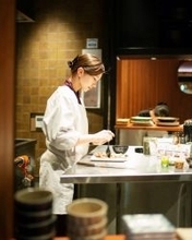 混沌とした渋谷に、温もりの「島」が生まれる　小料理や「しま」2026年5月13日、渋谷・桜丘町にオープン