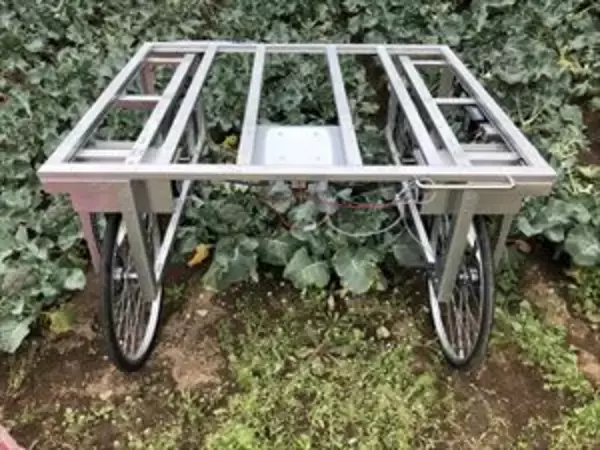 「農業現場の声から生まれた電動台車― ブロッコリー収穫後の運搬負担を軽減 ―産学官地連携による開発成果を農業WEEK(JAGRI)九州で展示」の画像