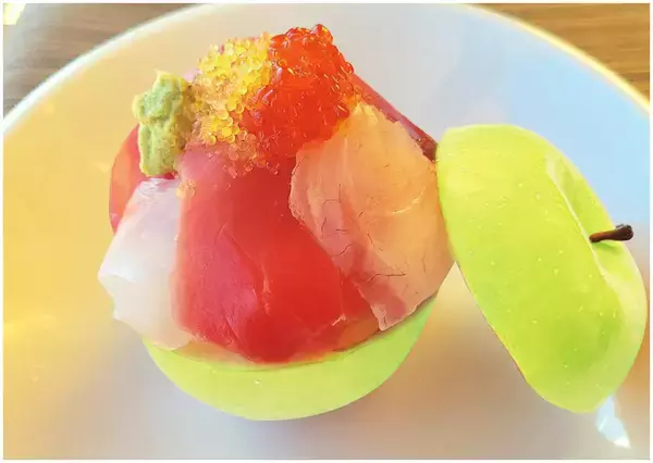 「＜年末恒例＞魚のテーマパークで紅白魚合戦！とと丸坂43定食・紅白いいじゃん丼などエンタメ丼が新登場　第4回 紅白魚合戦を12月26日より開催」の画像