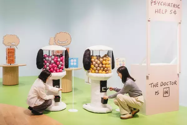 「スヌーピーミュージアム、3月7日(土)より新企画「ふかふかミュージアム」がスタート！スヌーピーたちにハグできる巨大な柱や寝転べる新エリアが登場　これまで以上に「癒し」と「楽しさ」が溢れるミュージアムに進化」の画像