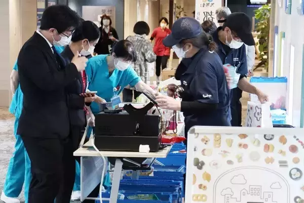 「病院で広がる食の楽しみ。走るデパ地下開催」の画像
