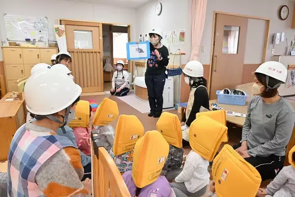 「保育園などで「一斉防災行動訓練（シェイクアウト）」を実施」の画像