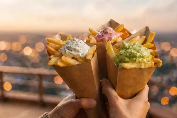 「【空港で福岡・博多の夜景を望む】400席の展望デッキビアガーデンが福岡空港内にオープン【駅直結の好アクセス】」の画像