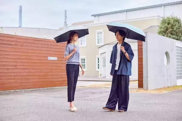 【創業115年の老舗が挑む】日傘の“たたみづらさ”を解消。整う形状記憶&自動開閉機能を備えた新ライン『weer Lite』が新登場。