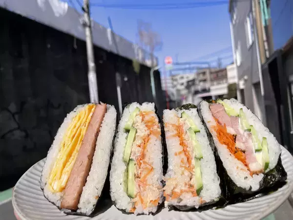 「ハリウッドで30年活躍したクリエイターが東京・駒場東大前で「おにぎらず」を開発」の画像