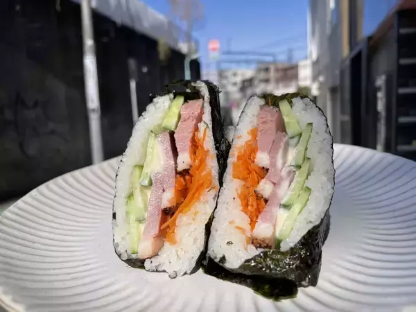 「ハリウッドで30年活躍したクリエイターが東京・駒場東大前で「おにぎらず」を開発」の画像