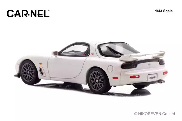 「RX-7集大成である6型の特別仕様車RZとSpirit Rが1/43スケールダイキャストミニカーになって登場　限定各300個」の画像