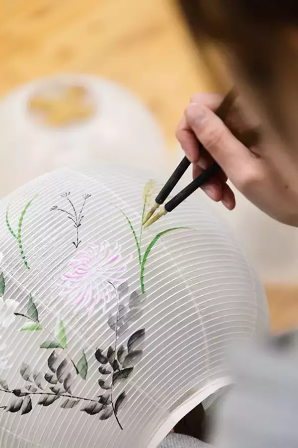 リビングデザインセンターOZONEで手仕事と出会う「伝統の灯を現代の暮らしへ -職人とともに触れる工芸の世界-」2026年2月7日(土)開催(「八女提灯」の絵付け体験ワークショップも同日開催)