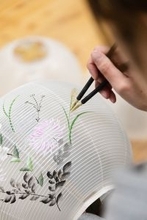 リビングデザインセンターOZONEで手仕事と出会う「伝統の灯を現代の暮らしへ -職人とともに触れる工芸の世界-」2026年2月7日(土)開催(「八女提灯」の絵付け体験ワークショップも同日開催)