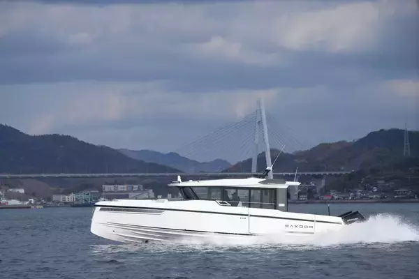 「【日本初上陸】常識を覆す50ノットの機動力　北欧の革命児「SAXDOR」より、走りと釣りを極めた全天候型ウォークアラウンド「340 GTWA」がジャパンインターナショナルボートショー2026にて初公開決定！」の画像