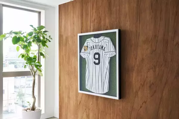 「WOWOW・Lemino配信ドラマ「ストーブリーグ」の美術セットにアルナのユニフォーム額・バットケースが採用」の画像