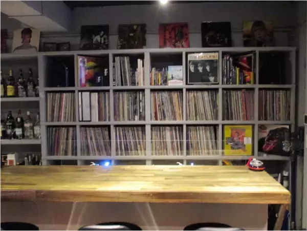 「毎日がロックフェス！手ぶらOK、アナログレコードのDJ体験も　渋谷・道玄坂に12年続く伝説のロックバーが3月3日(火)にリニューアルオープン！」の画像