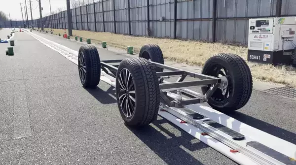 「Cuebus株式会社「自動物流道路」実証実験レポート　100m連続搬送・最大積載1tの自動搬送に成功」の画像