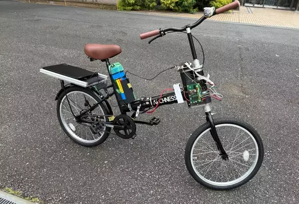 芝浦工業大学、「曲がりたい」と「転びそう」を見分ける電動バイク制御技術を開発　～運転者の意図を理解し、必要なときだけ転倒防止を支援～
