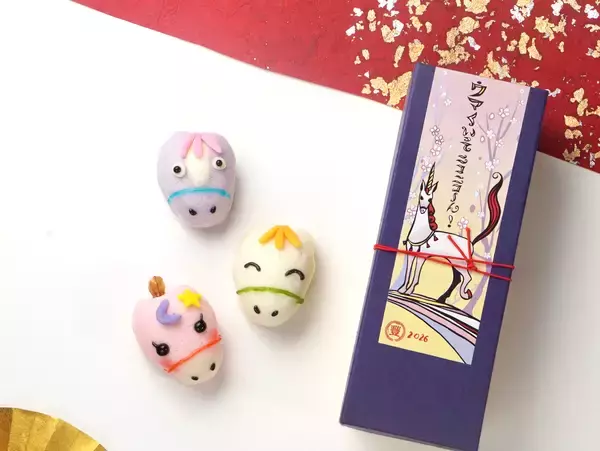 「干支菓子がユニコーンに変身！？干支×ダジャレで6年目　新年の“初笑い”を届ける「ウマくいって ニコニコ～ん！」12月28日より期間限定販売」の画像